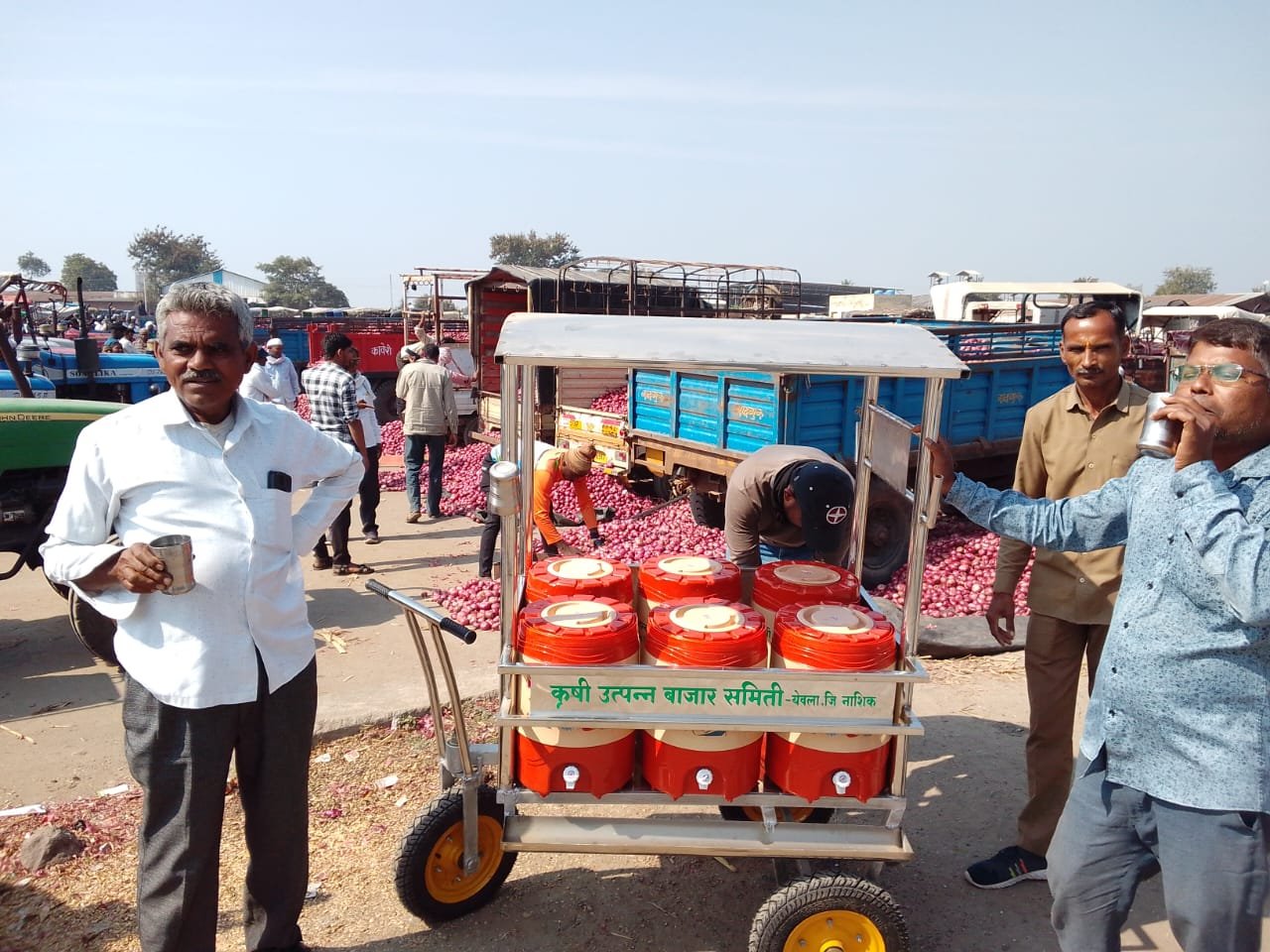शेतकरी बांधवांना लिलावातच पिण्याचे पाणी